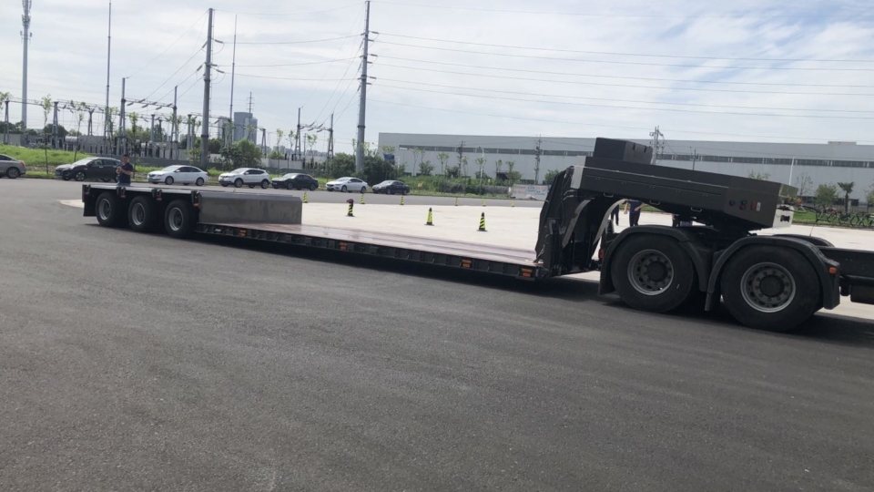 超精密機器輸送車