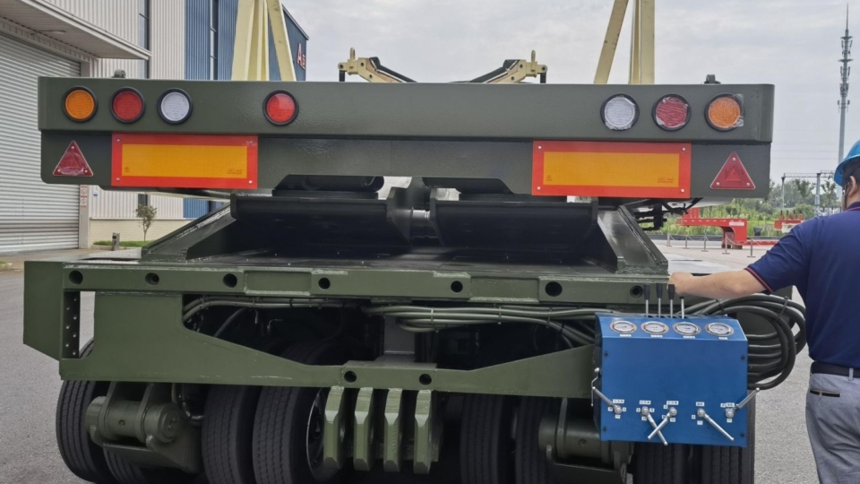 飛行機胴体輸送車